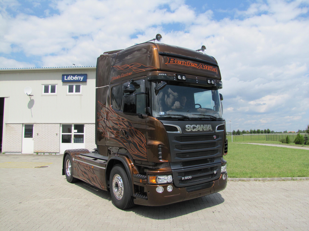 Az új jármű a Scania telephelyén<br>(fotó: Scania)